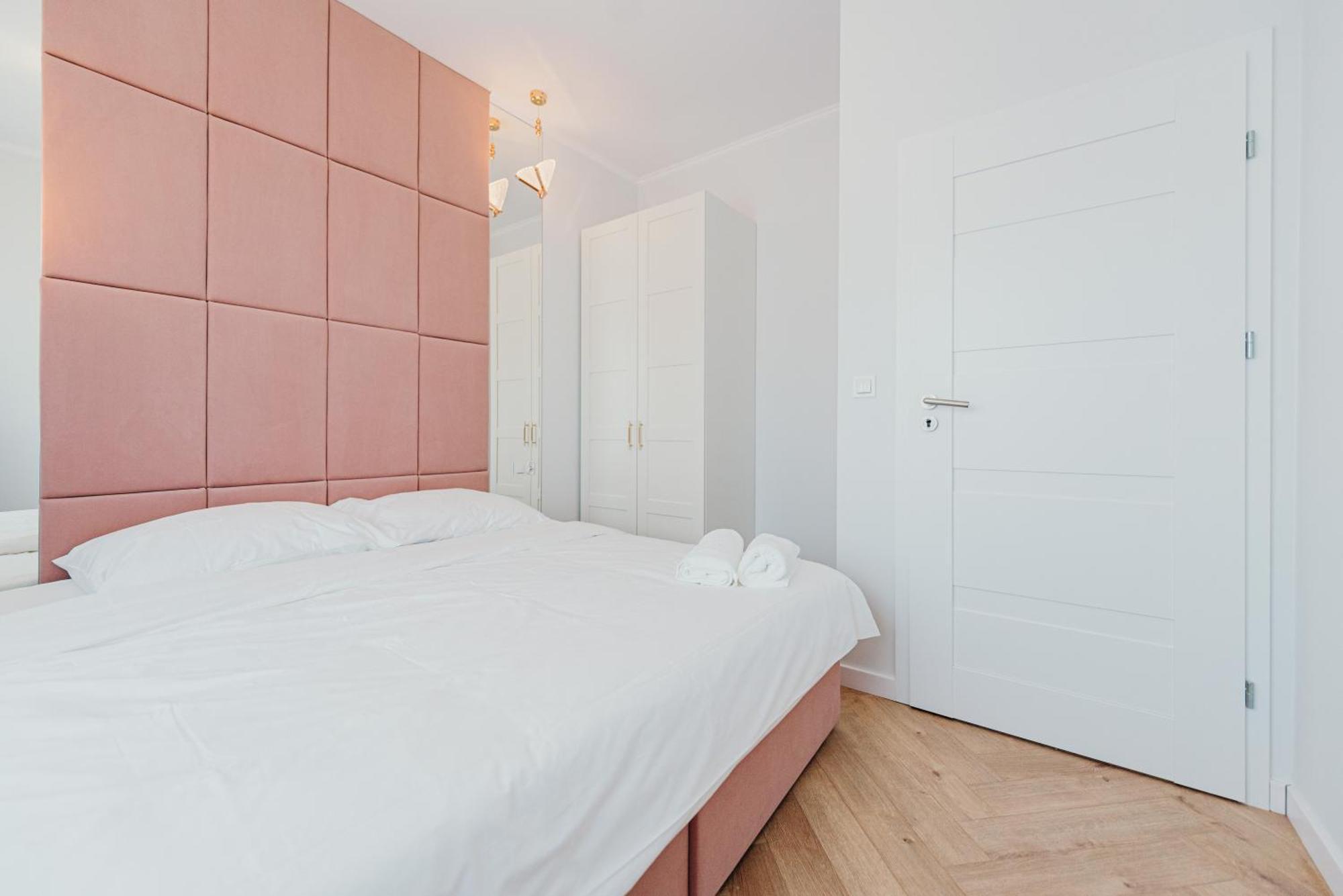 3 Bedrooms Premium Bella Rosa For 8 Guests With Ac And Underground Parking Rzeszów Exterior foto